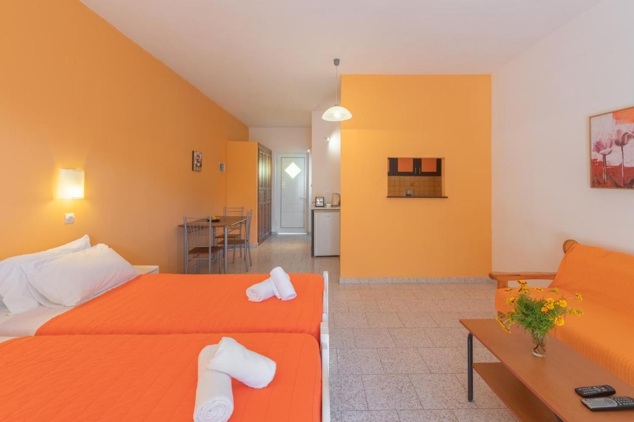 Crystal Blue Hotel, Barbati Bagian luar foto