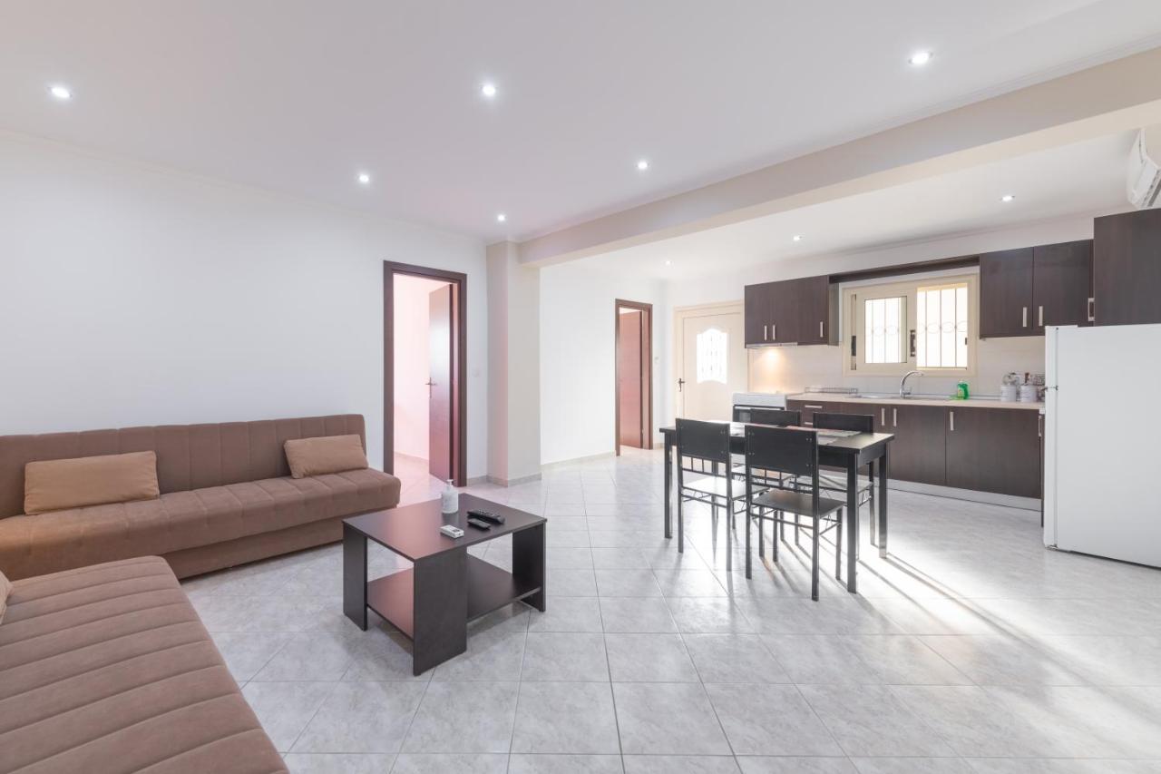 Crystal Blue Hotel, Barbati Bagian luar foto