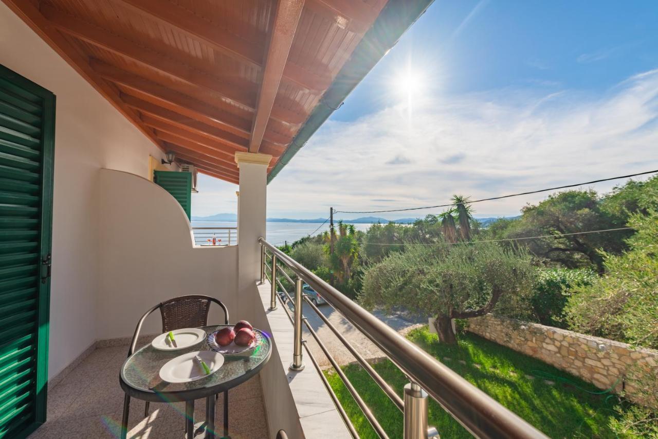 Crystal Blue Hotel, Barbati Bagian luar foto