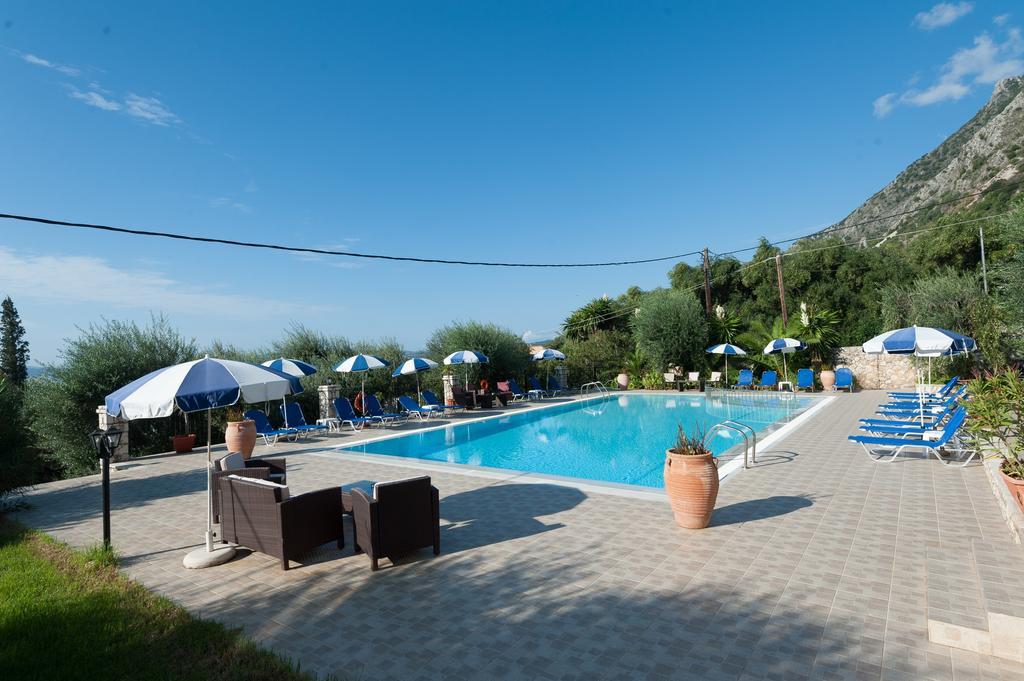 Crystal Blue Hotel, Barbati Bagian luar foto