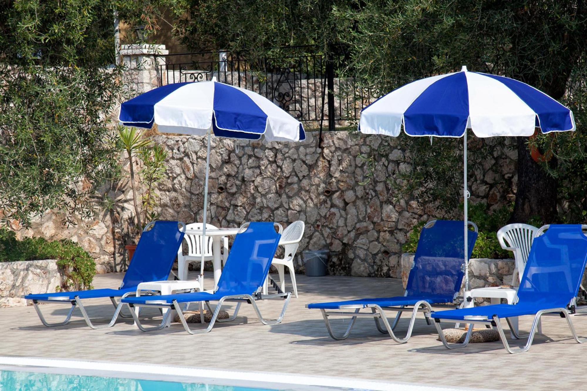 Crystal Blue Hotel, Barbati Bagian luar foto