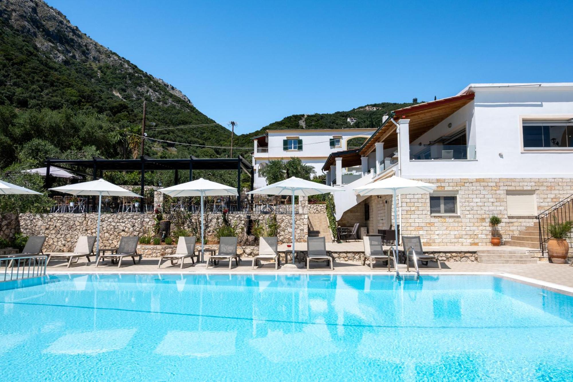 Crystal Blue Hotel, Barbati Bagian luar foto