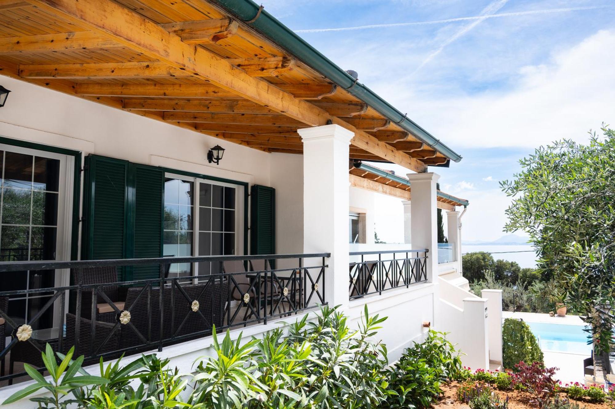 Crystal Blue Hotel, Barbati Bagian luar foto