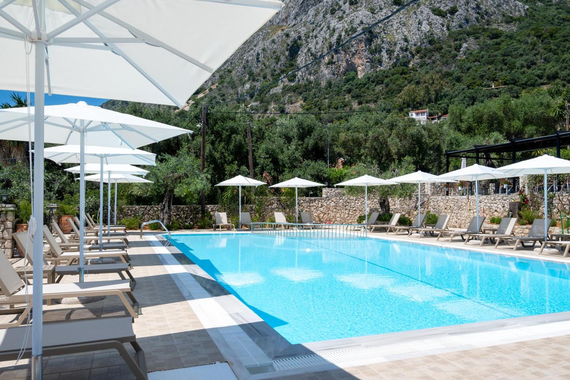 Crystal Blue Hotel, Barbati Bagian luar foto