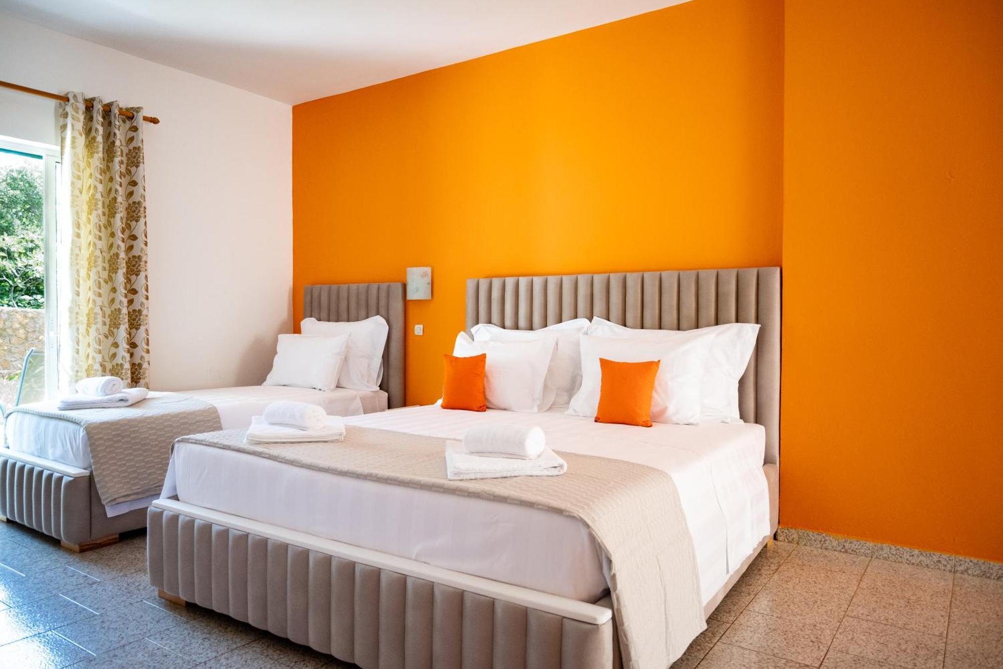 Crystal Blue Hotel, Barbati Bagian luar foto