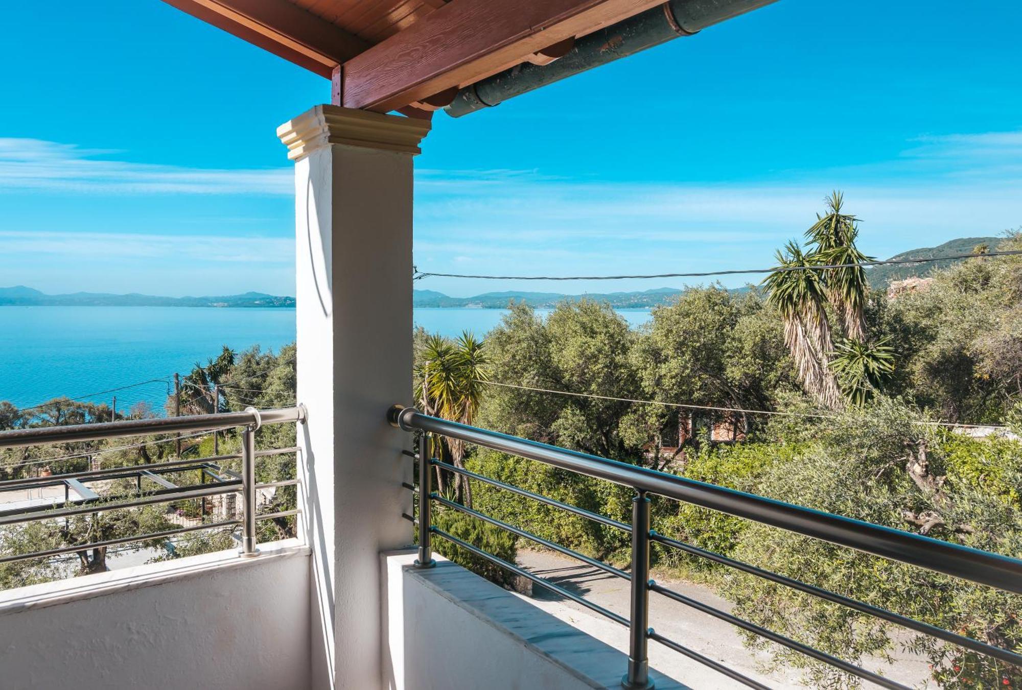 Crystal Blue Hotel, Barbati Bagian luar foto