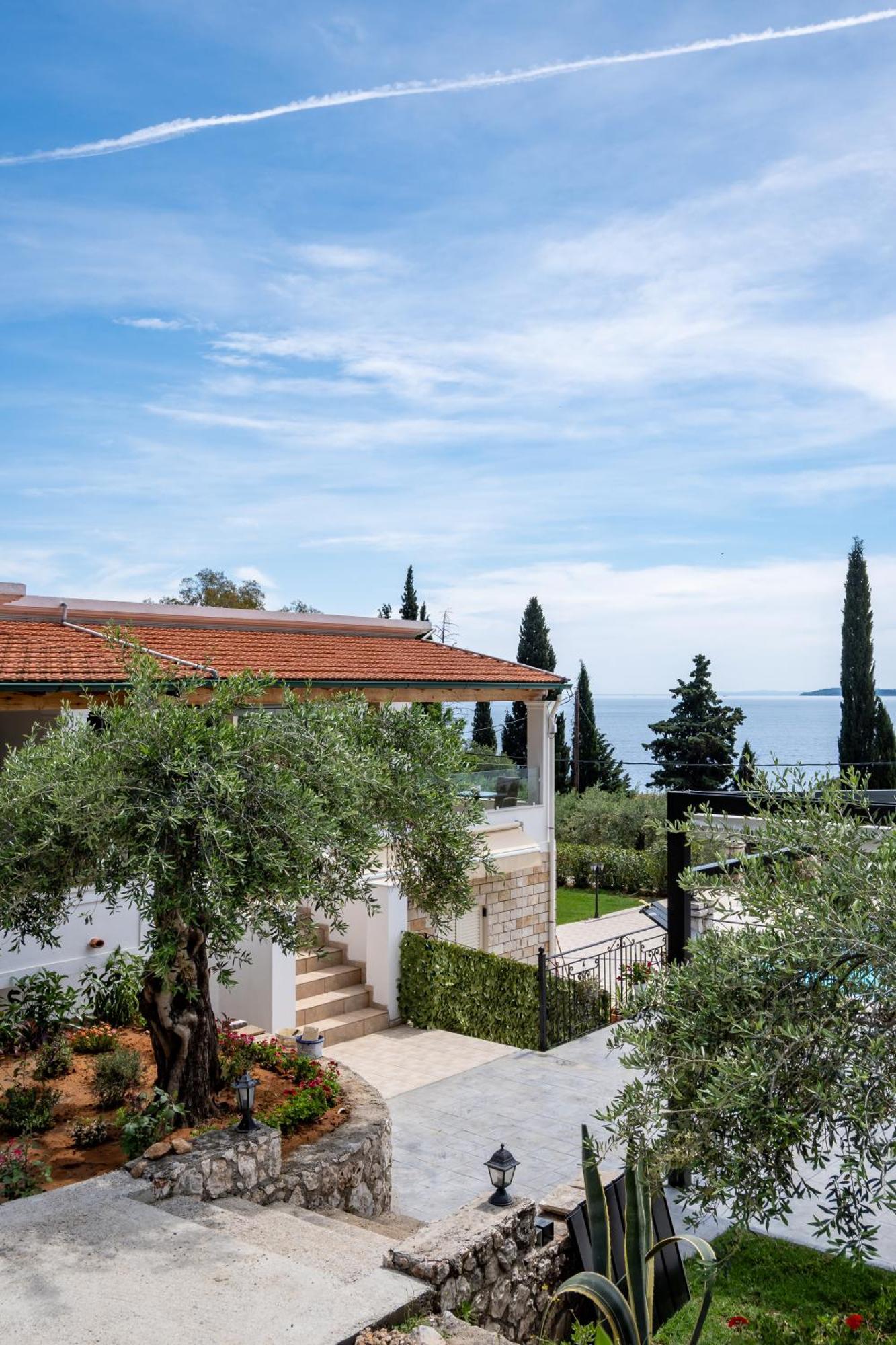 Crystal Blue Hotel, Barbati Bagian luar foto