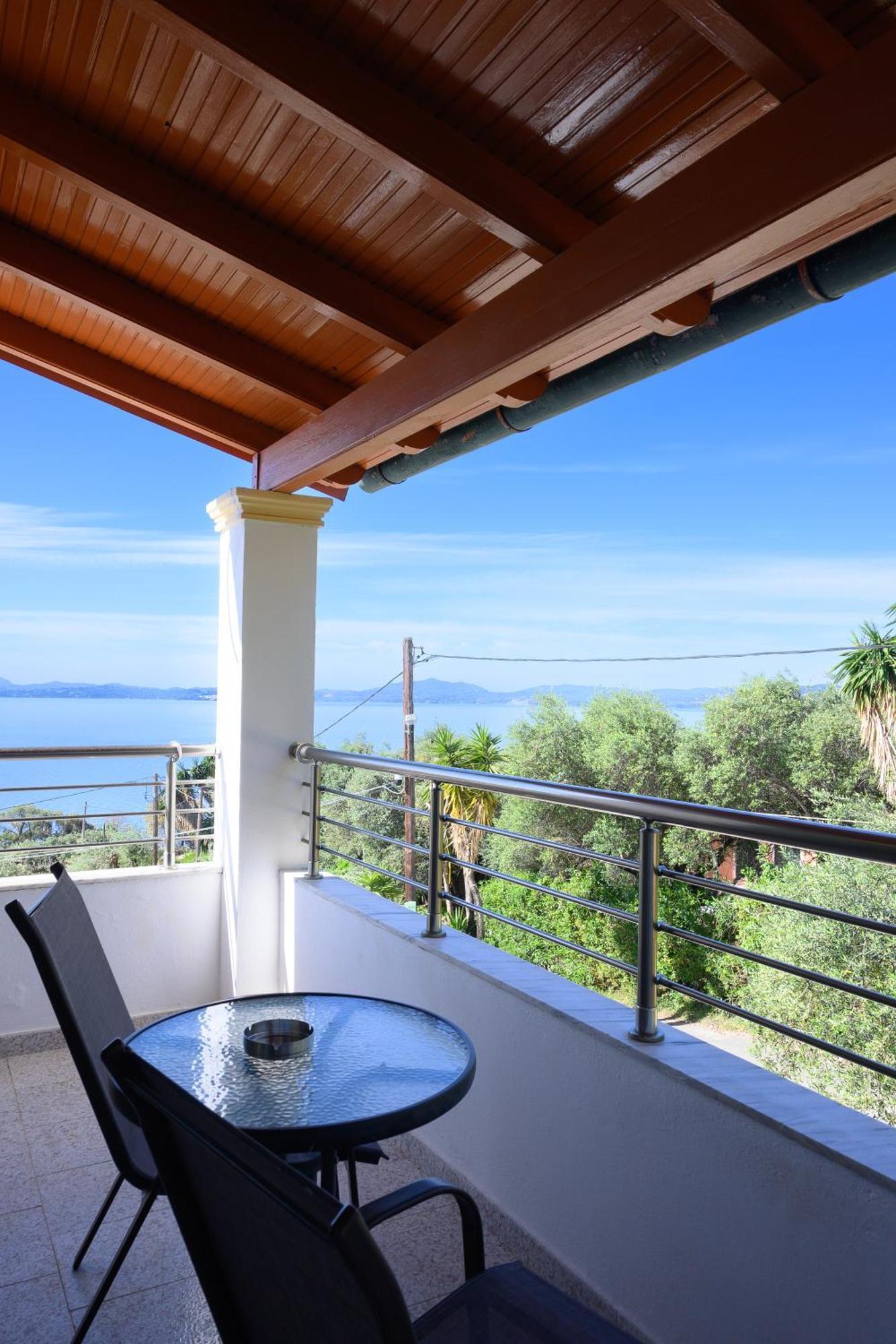 Crystal Blue Hotel, Barbati Bagian luar foto