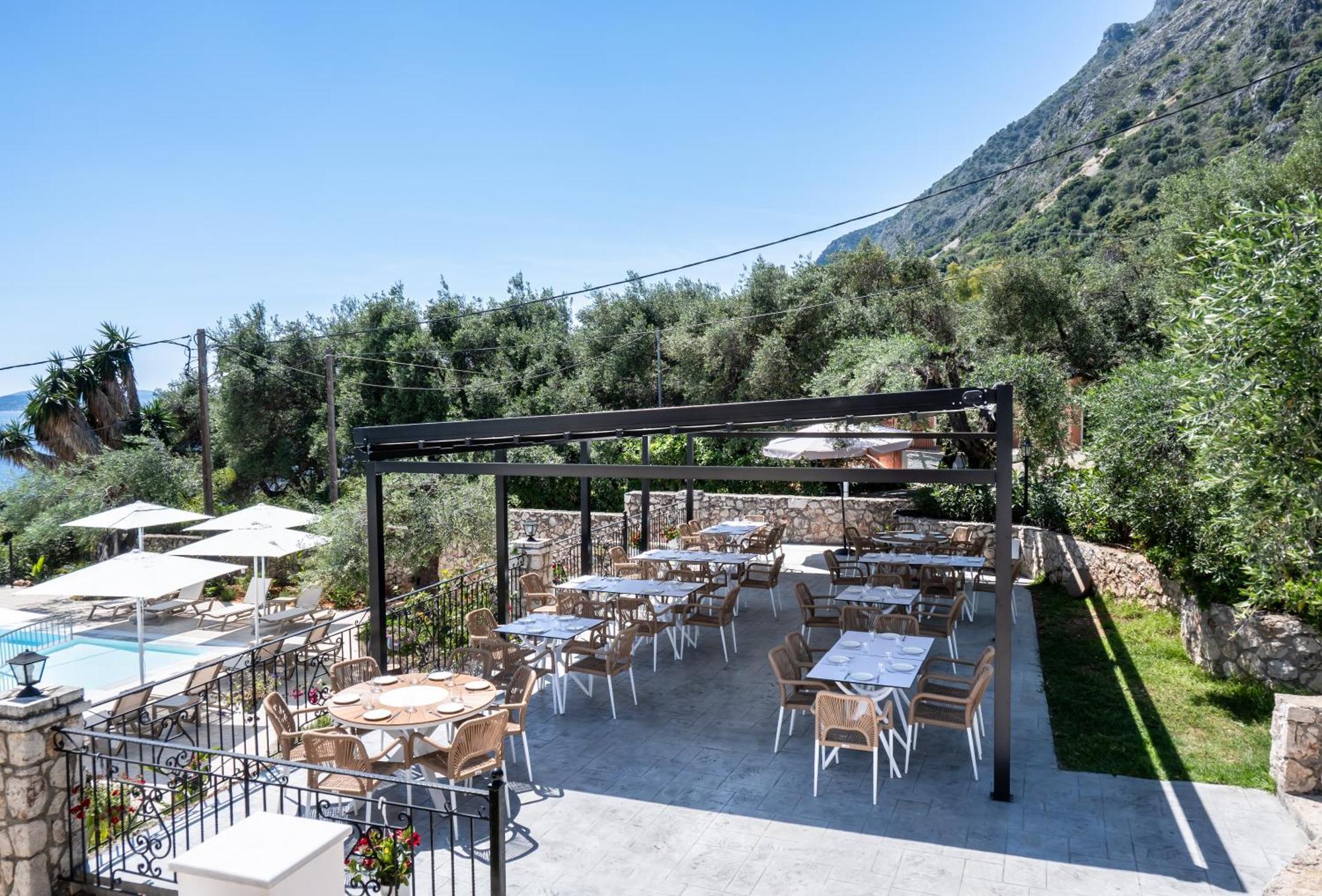 Crystal Blue Hotel, Barbati Bagian luar foto