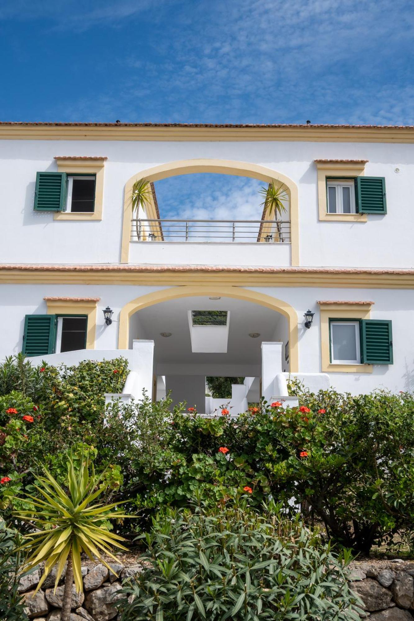 Crystal Blue Hotel, Barbati Bagian luar foto