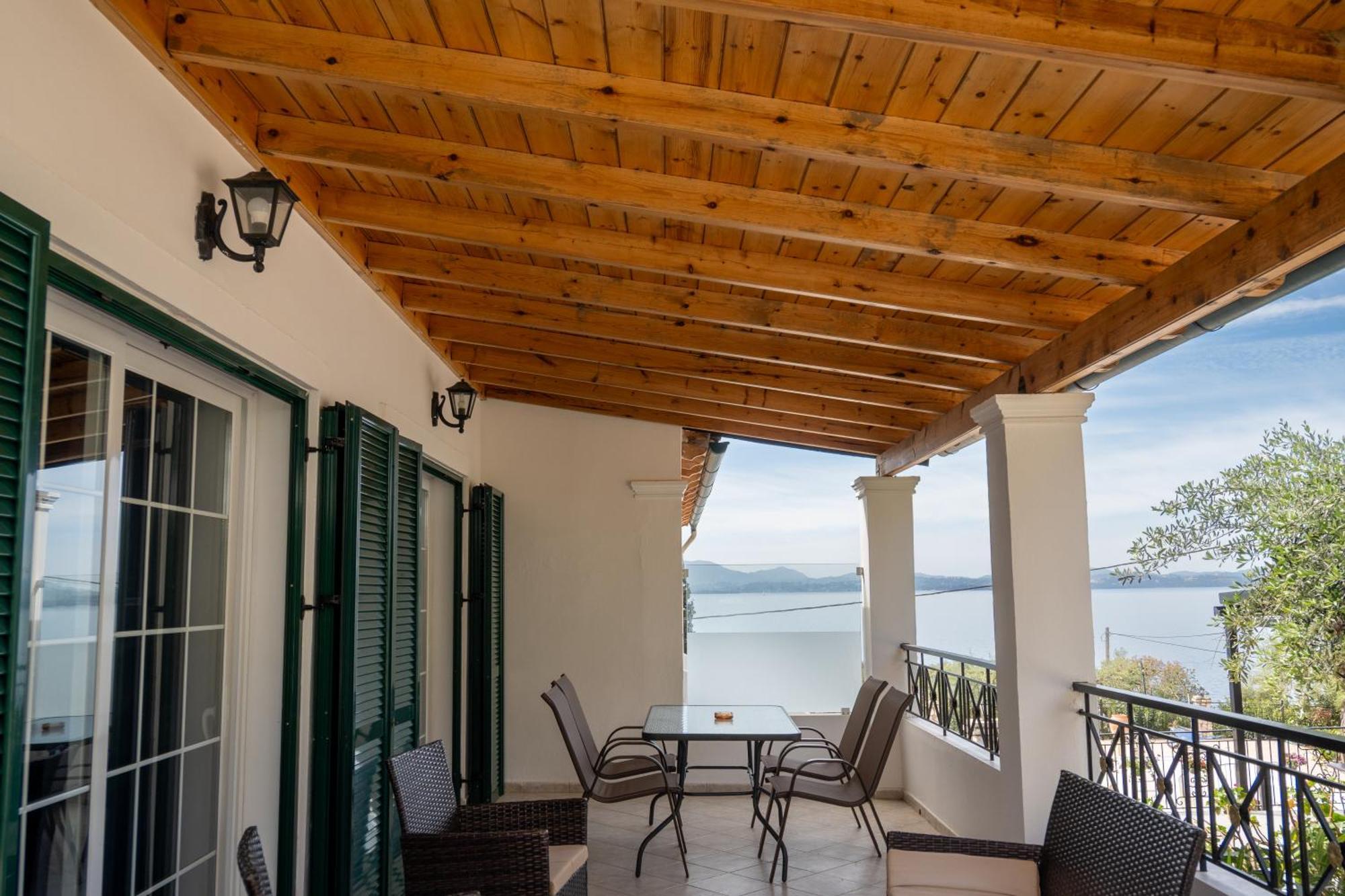 Crystal Blue Hotel, Barbati Bagian luar foto