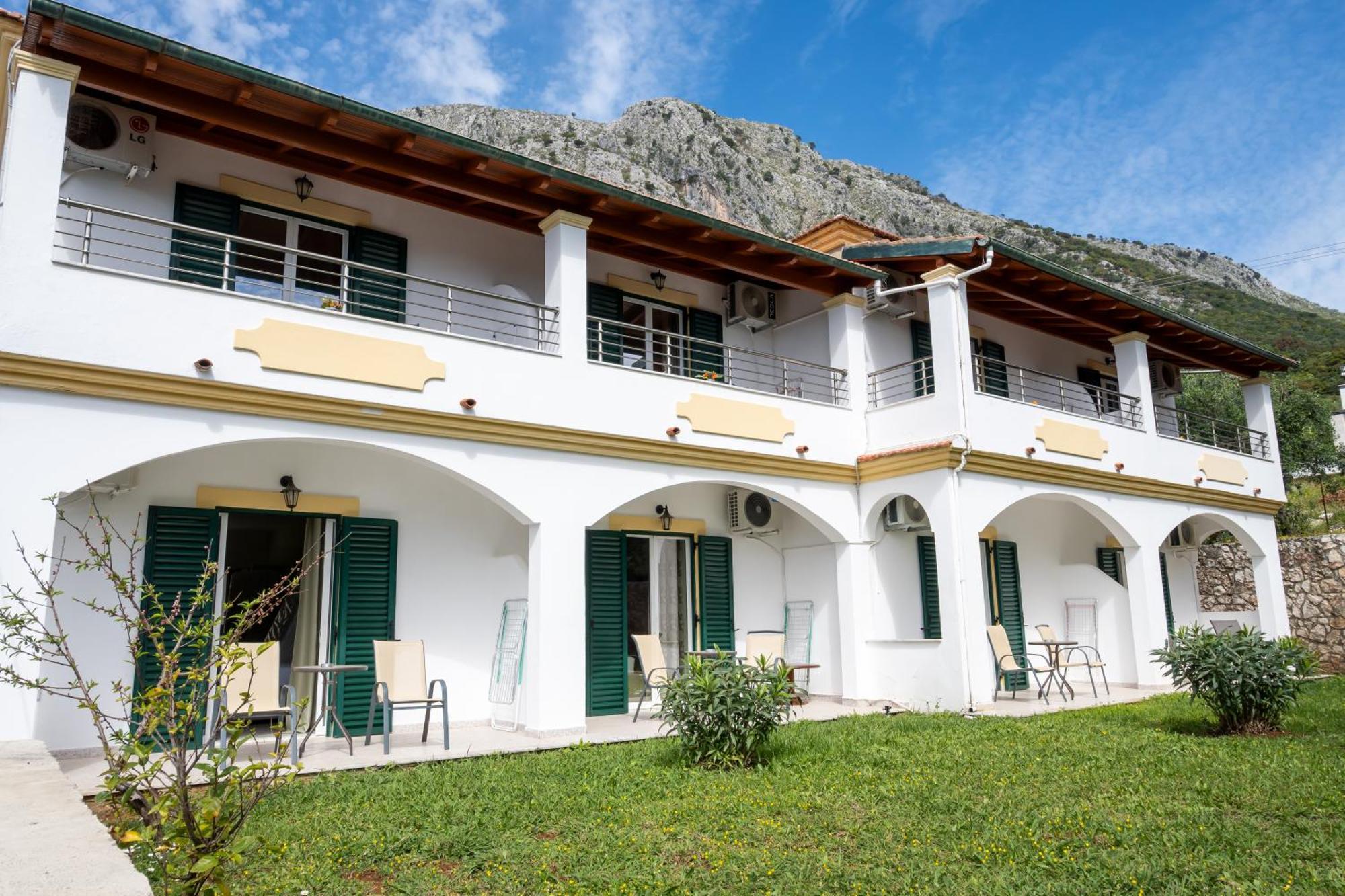 Crystal Blue Hotel, Barbati Bagian luar foto