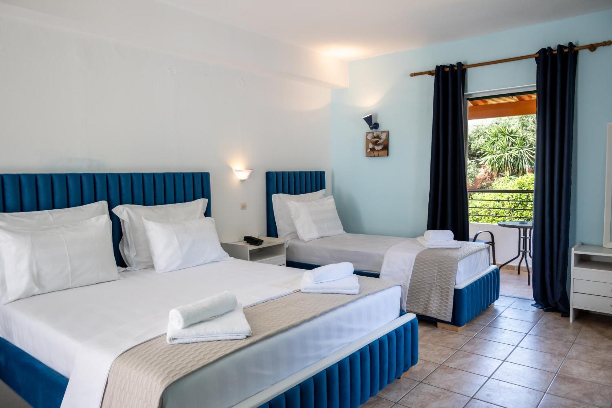 Crystal Blue Hotel, Barbati Bagian luar foto