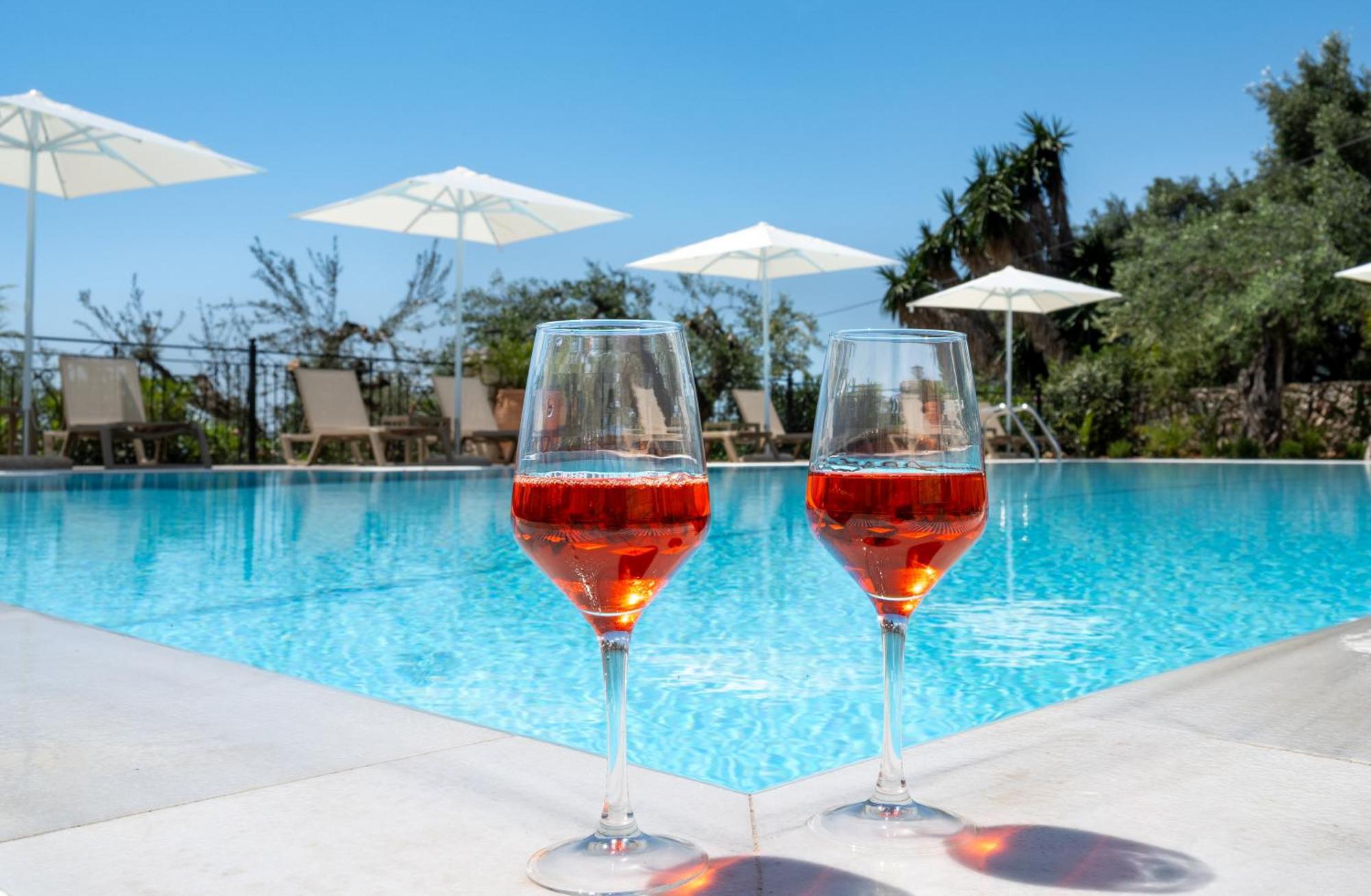 Crystal Blue Hotel, Barbati Bagian luar foto